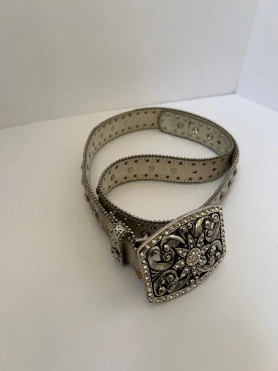 Rhinestone Embellished White Leather Belt with Ornate Silver Buckle - Picture 3 of 4
